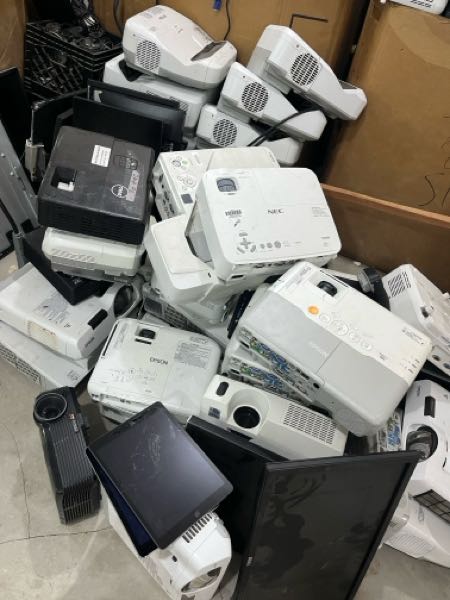 Monitors, Keyboards, Mice and Projector for Sale at Affordab photo 3