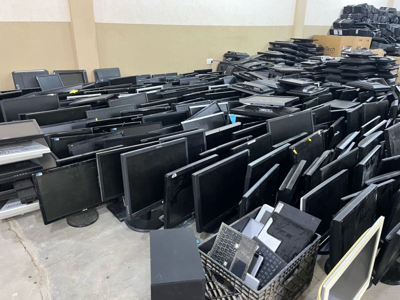 Monitors, Keyboards, Mice and Projector for Sale at Affordab photo 5