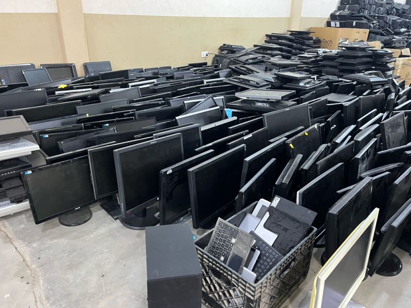 Monitors, Keyboards, Mice and Projector for Sale at Affordab photo 6