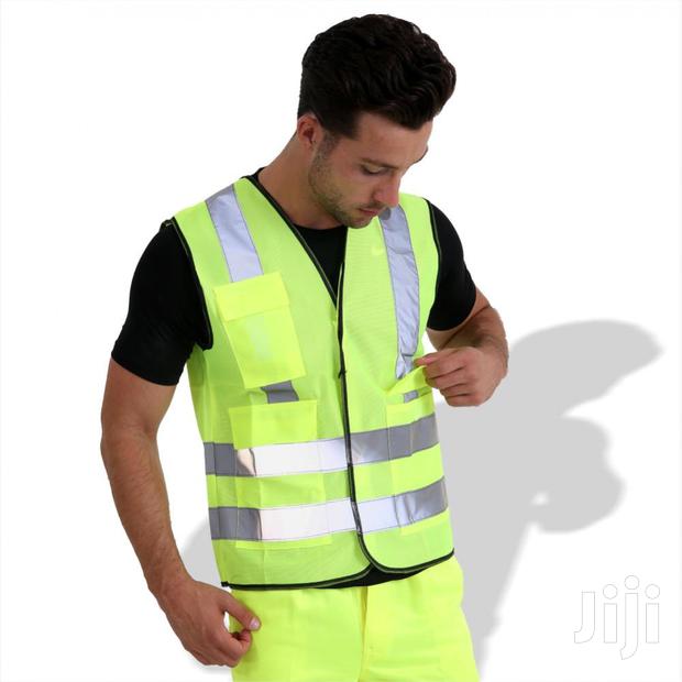 Hi Visibility Safety Vest · Photo 2