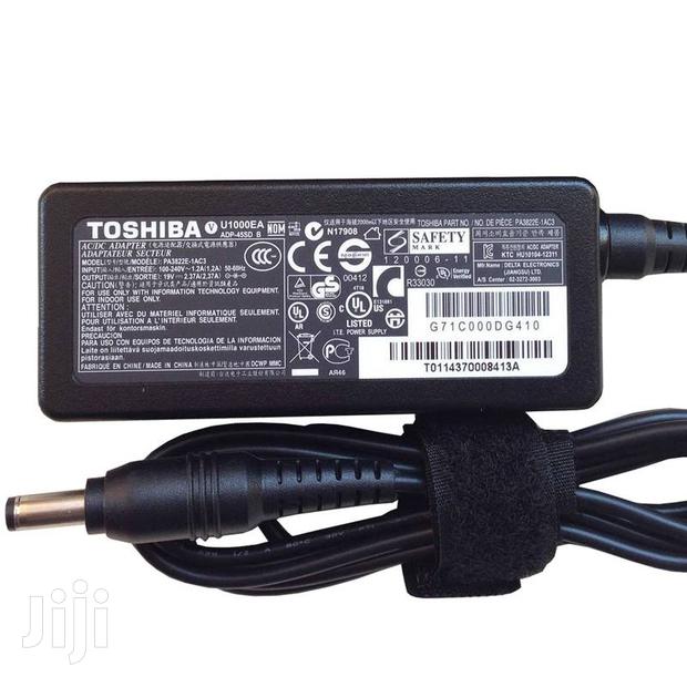 Toshiba 19v 2.37a Power Adapter Charger · Photo 3