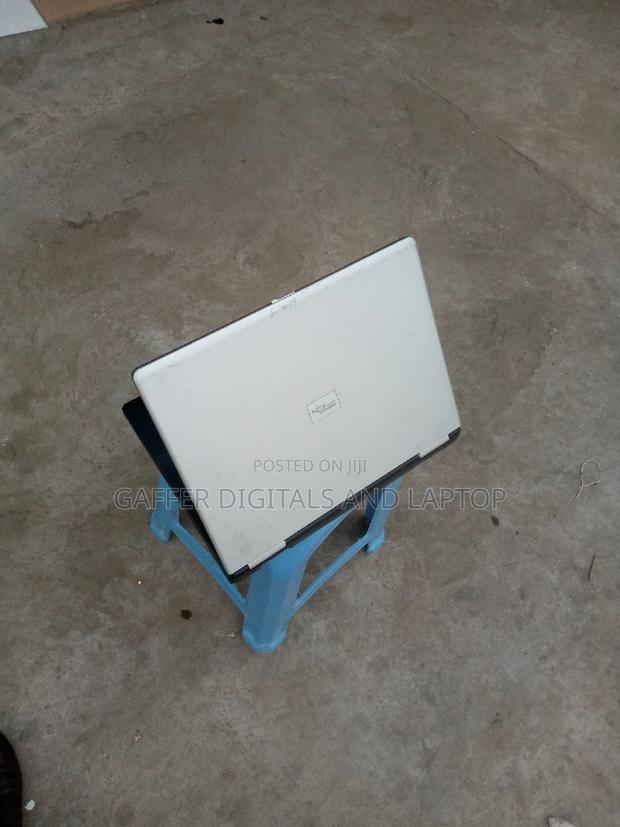 Laptop Fujitsu Amilo Pi3560 2GB Intel Core 2 Duo HDD 128GB · Photo 3
