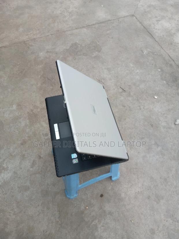 Laptop Fujitsu Amilo Pi3560 2GB Intel Core 2 Duo HDD 128GB · Photo 4