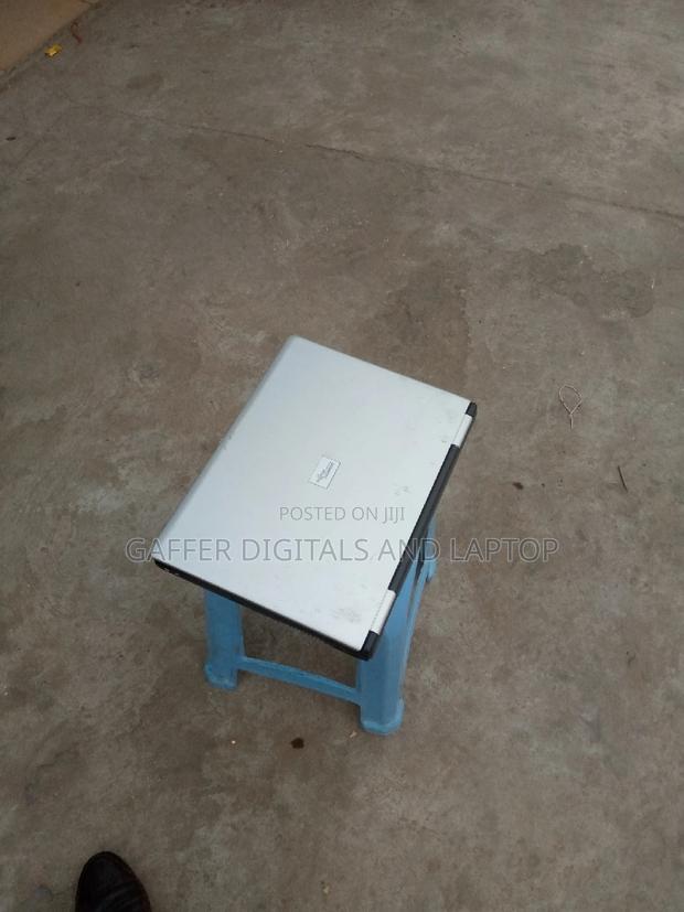Laptop Fujitsu Amilo Pi3560 2GB Intel Core 2 Duo HDD 128GB · Photo 2