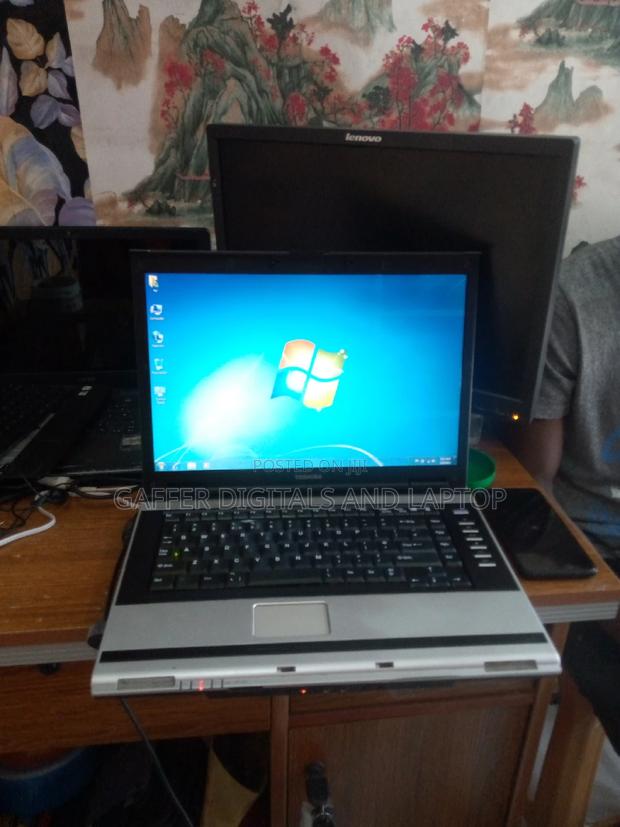 Laptop Toshiba dynaEdge DC-100 4GB Intel Core 2 Duo HDD 320GB · Photo 1