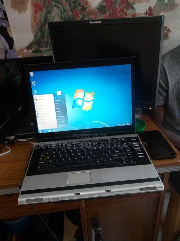 Laptop Toshiba dynaEdge DC-100 4GB Intel Core 2 Duo HDD 320GB · Photo 2