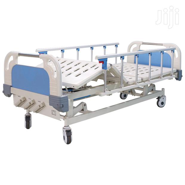3 Crank Hospital Bed · Photo 2