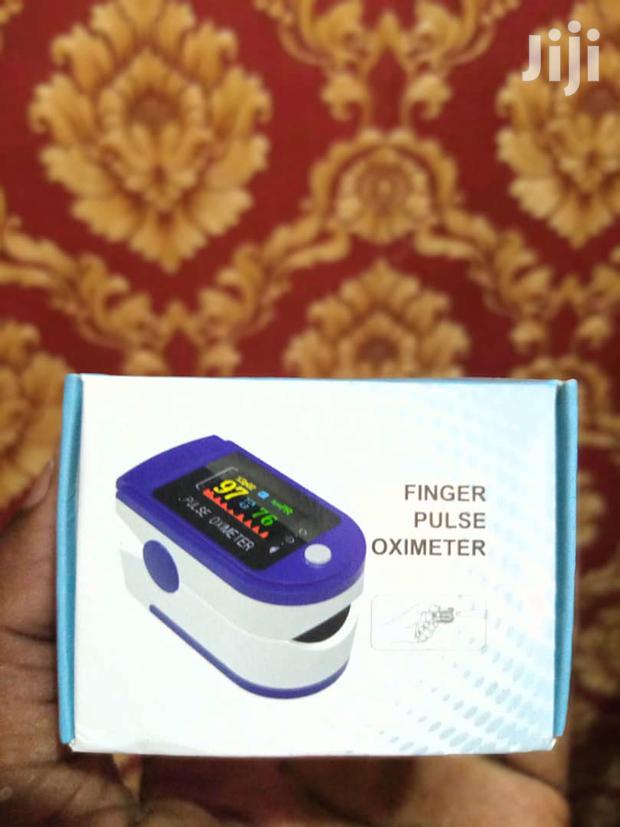 Finger Pulse Oximeter · Photo 2