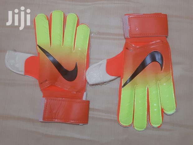 Nike New Gloves · Photo 3