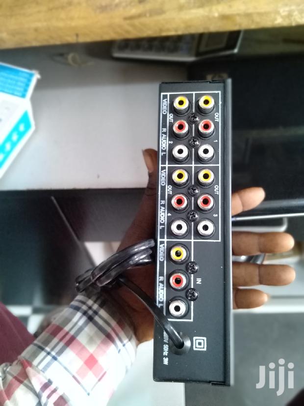 4 Way Av Splitter photo 2