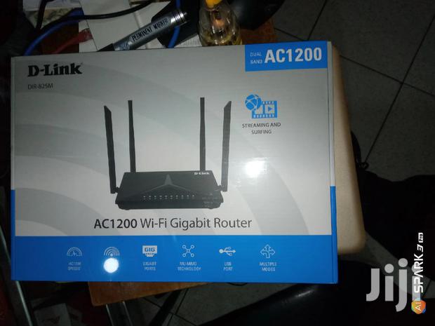 D-Link Dir-M825 Ac1200 Wi-Fi Gigabit Router Streaming · Photo 3