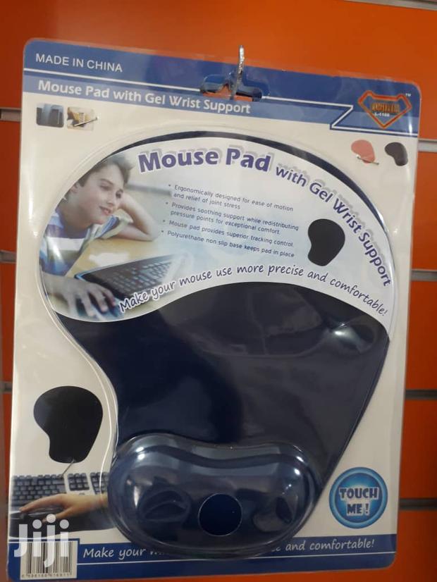 Mouse Pad With Gel Wrist Support · Photo 3