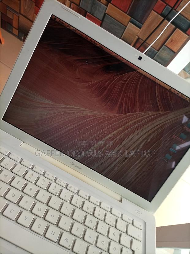 Laptop Apple MacBook 2011 4GB Intel Core 2 Duo HDD 128GB · Photo 1