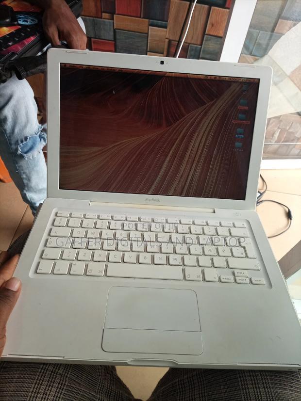 Laptop Apple MacBook 2011 4GB Intel Core 2 Duo HDD 128GB · Photo 4