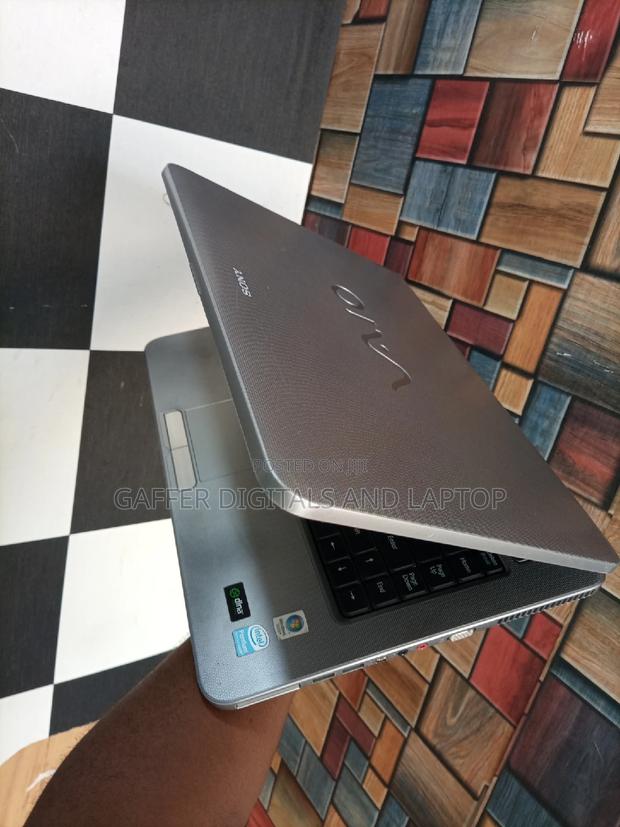 Laptop Sony VAIO Duo 13 SVD1321M2E 2GB Intel Core 2 Duo HDD 160GB · Photo 4