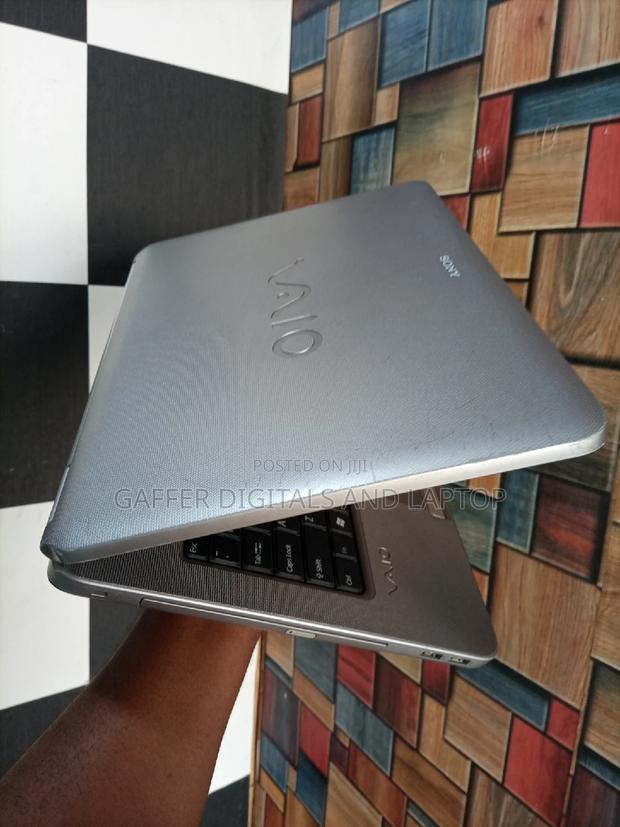 Laptop Sony VAIO Duo 13 SVD1321M2E 2GB Intel Core 2 Duo HDD 160GB · Photo 1