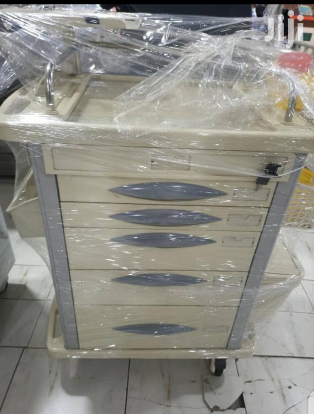 Emergency Trolley · Photo 2