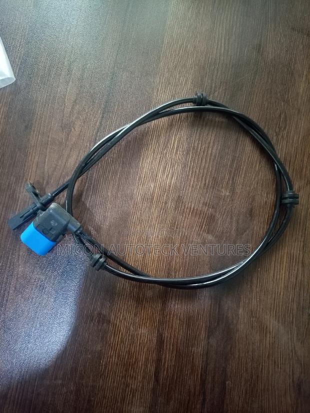 Mercedes Benz CLA/GLA Rear Speed Sensor photo 3