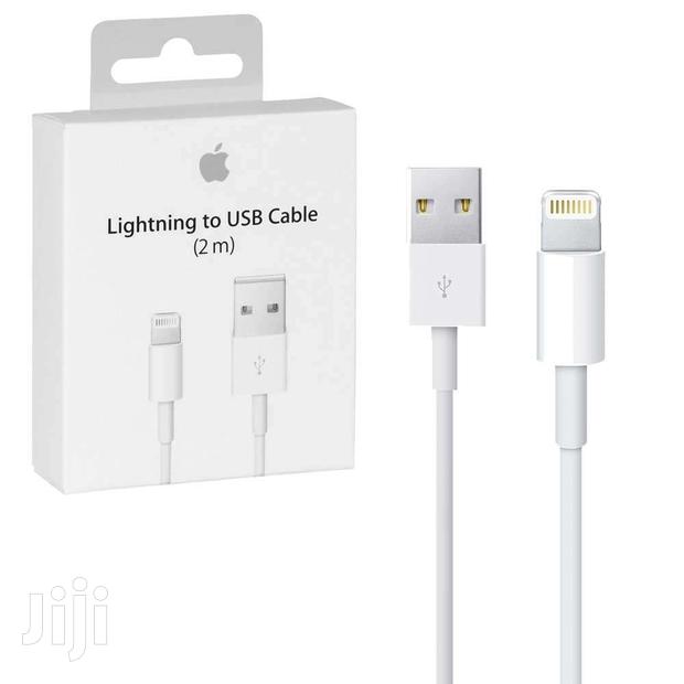 2M Fast Lightning Charge and Data Sync Cable · Photo 3