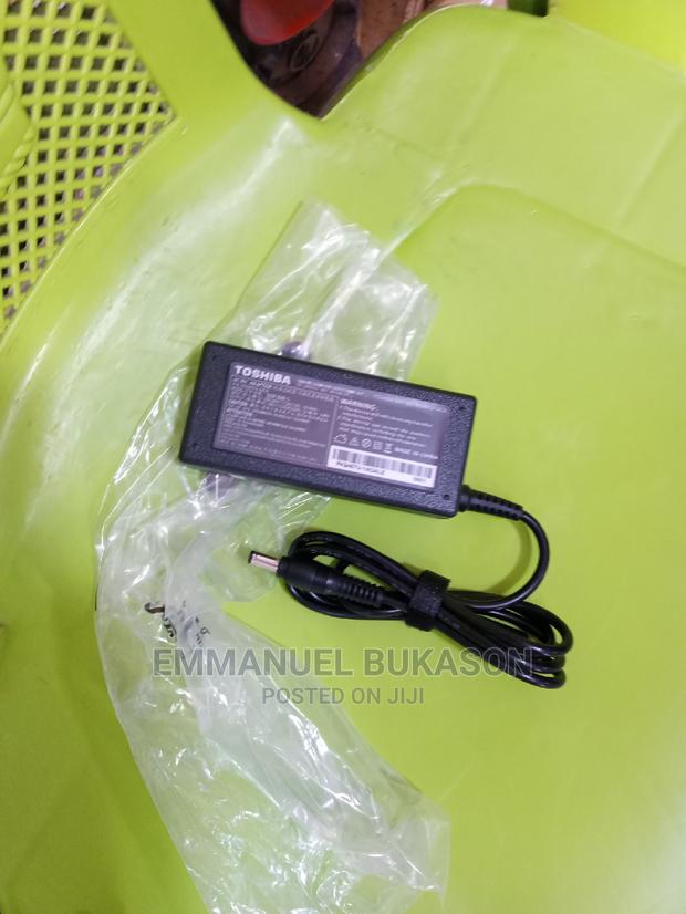 Toshiba Laptop Charger · Photo 2