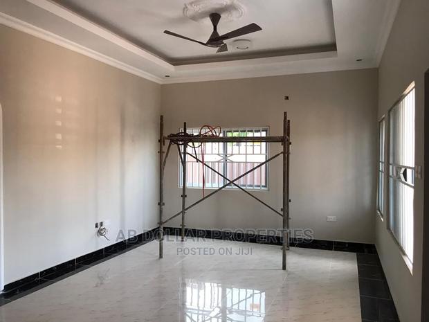 3 Bedroom House for Sale · Photo 3