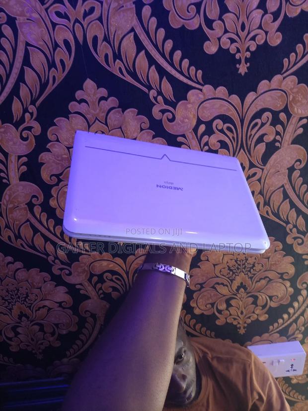 New Laptop Medion Erazer X7847 2GB Intel Core 2 Duo HDD 128GB · Photo 3