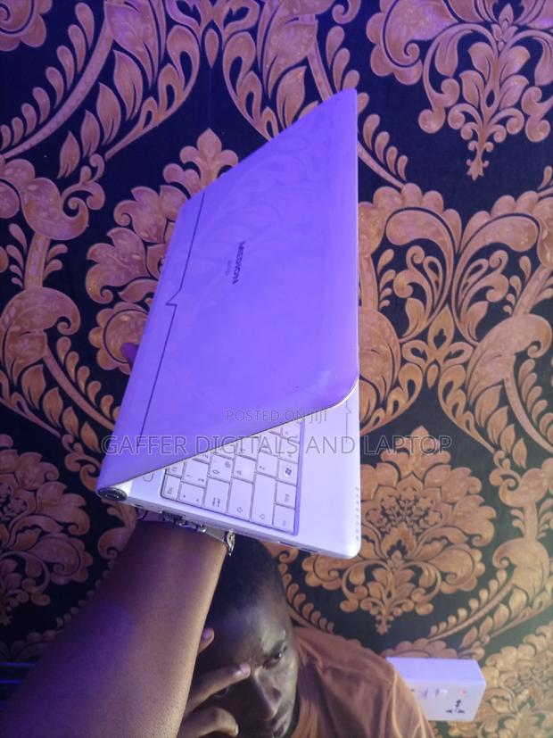 New Laptop Medion Erazer X7847 2GB Intel Core 2 Duo HDD 128GB · Photo 4