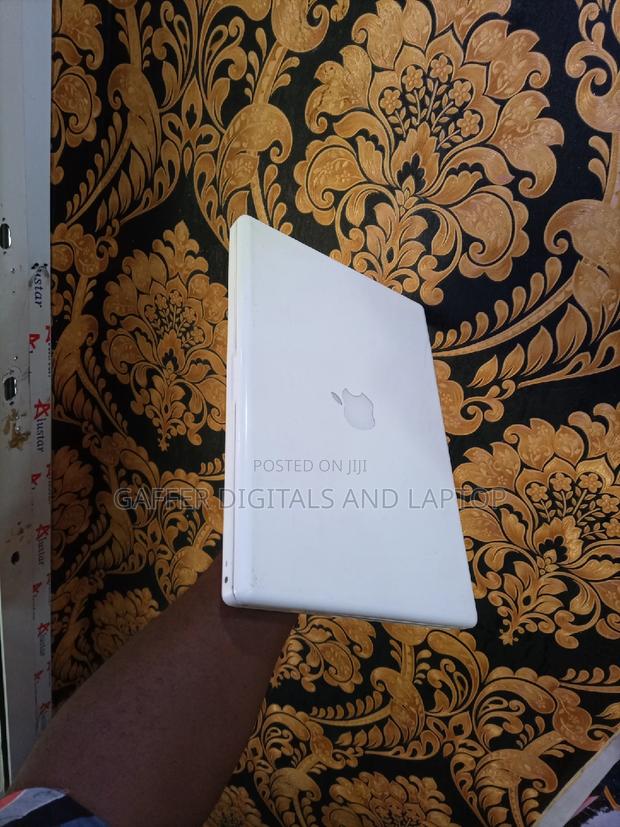 New Laptop Apple MacBook 3GB Intel Core 2 Duo HDD 128GB · Photo 1