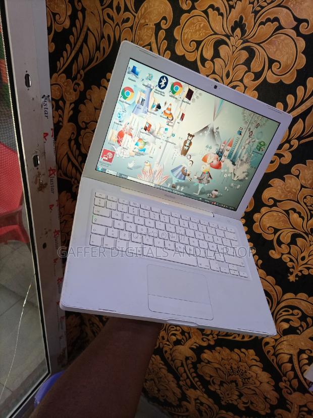 New Laptop Apple MacBook 3GB Intel Core 2 Duo HDD 128GB · Photo 2
