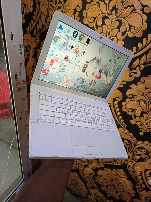 New Laptop Apple MacBook 3GB Intel Core 2 Duo HDD 128GB · Photo 4