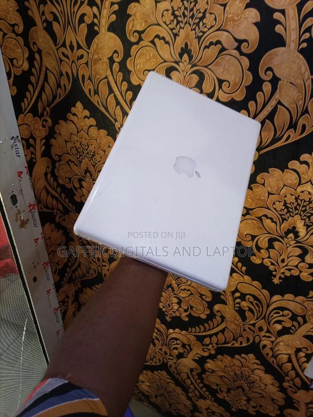 New Laptop Apple MacBook 3GB Intel Core 2 Duo HDD 128GB · Photo 3
