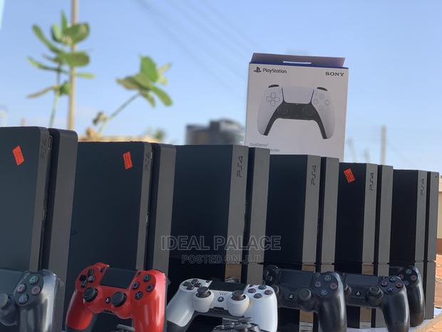 Playstation 4 Standard With Games · Photo 4