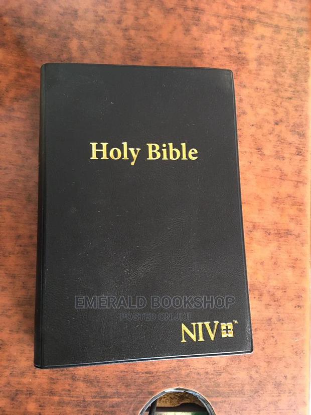 Holy Bible NIV Black Medium · Photo 1