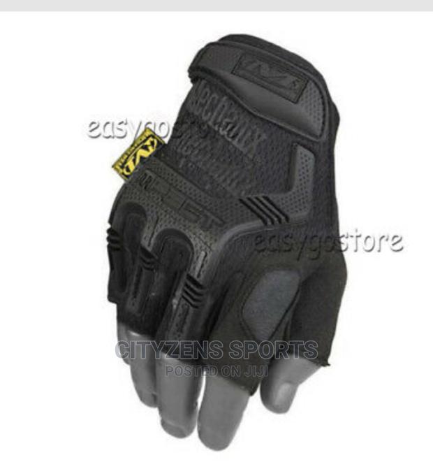 Fingerless M-Pack Gloves · Photo 4