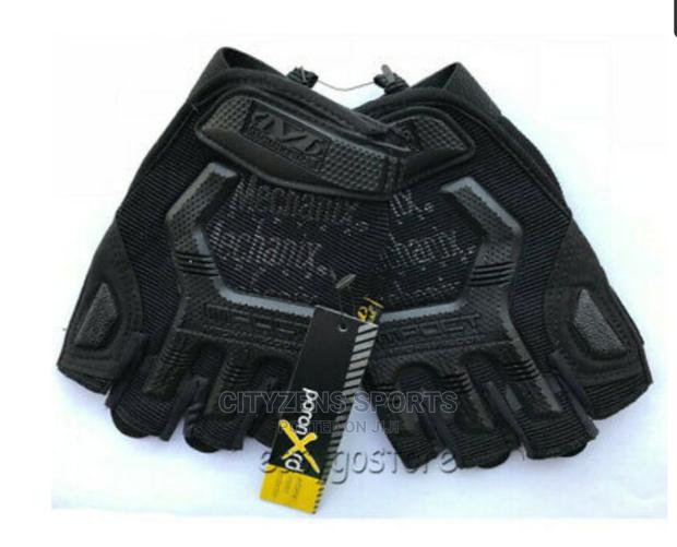 Fingerless M-Pack Gloves · Photo 3