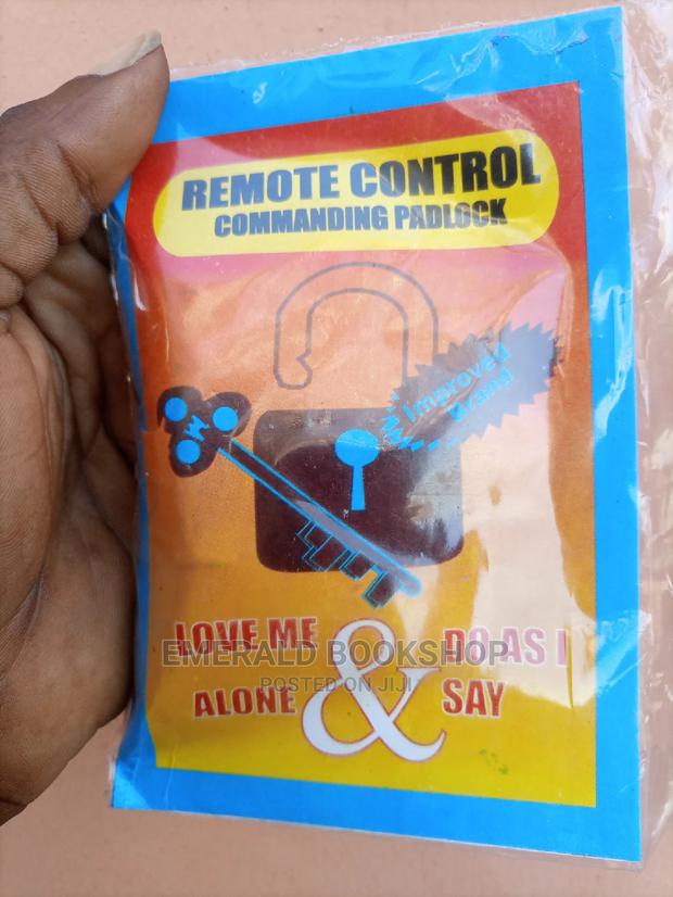 Remote Control Commanding Padlock · Photo 1