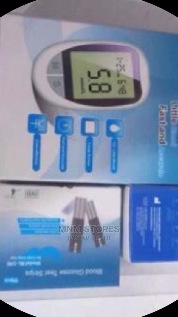 Glucometer With Lancet And Strips · Photo 2