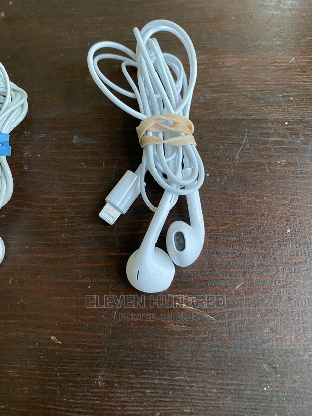 APPLE Lighting Connector Earbuds UK USED · Photo 4