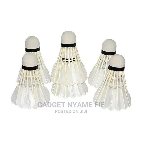 6pcs Shuttlecock in Small Plastic Can · Photo 3