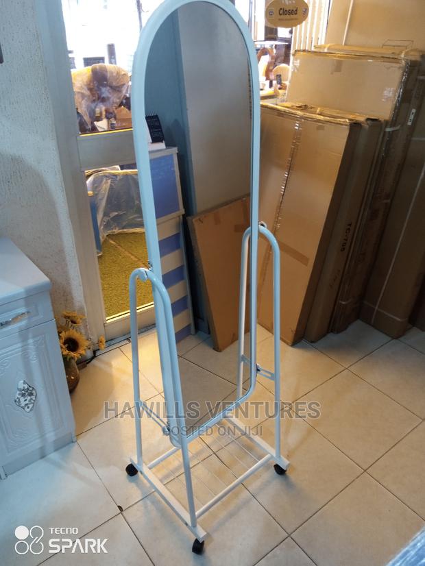 Self Standing Mirror · Photo 2