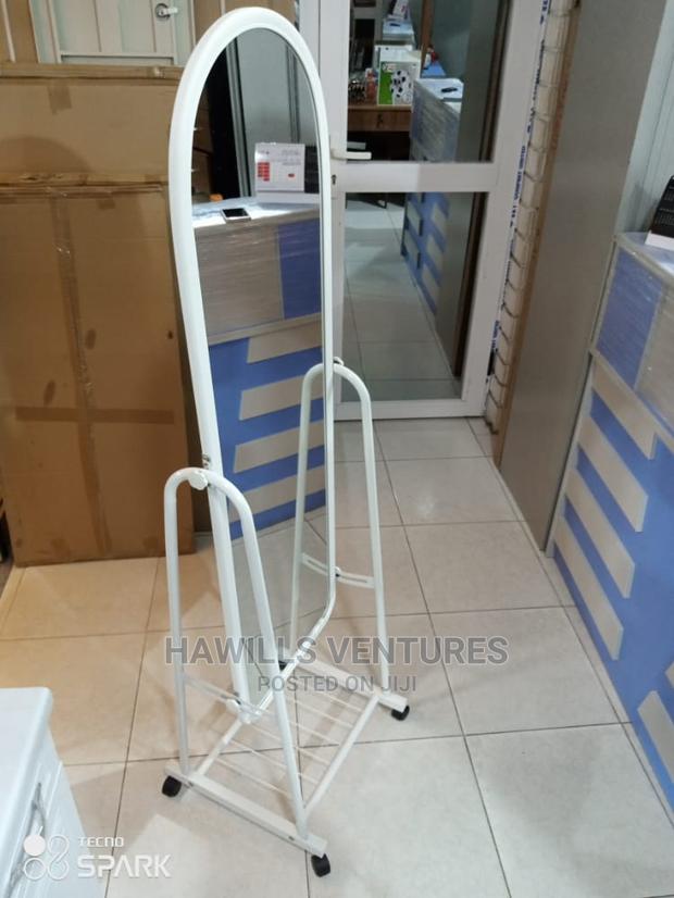 Self Standing Straight Mirror · Photo 2