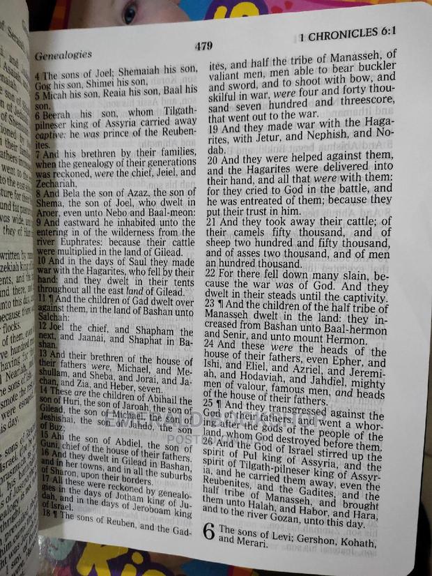 The Holy Bible KJV Giant · Photo 4