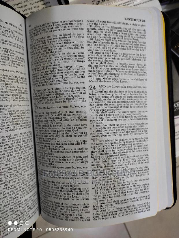 Holy Bible Kjv With Zipper · Photo 4