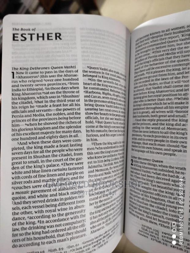 NKJV Compact Bible Small · Photo 4