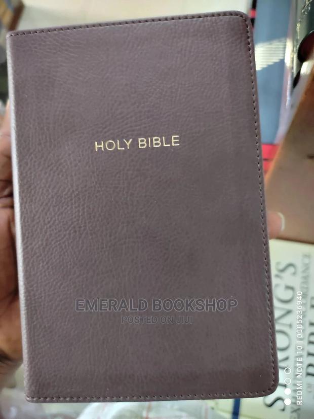 NKJV Compact Bible Small · Photo 2
