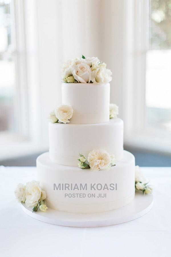 Wedding Cake: 3 Layers · Photo 2