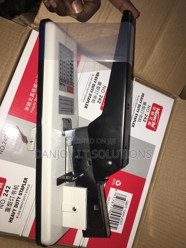 Heavy Duty Stapler · Photo 4