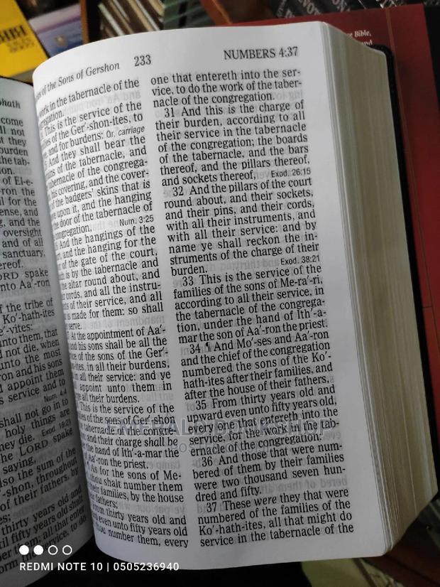Holy Bible Super Reference Print · Photo 2