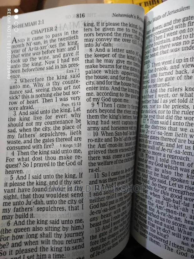 Holy Bible Super Reference Print · Photo 4