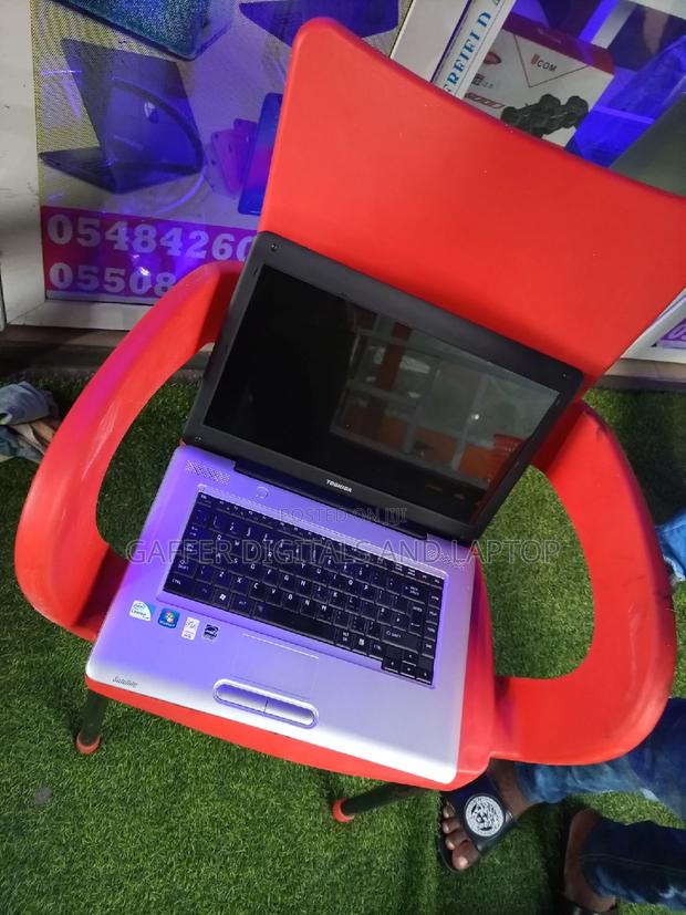 New Laptop Toshiba C40 4GB Intel Core 2 Quad HDD 160GB · Photo 3